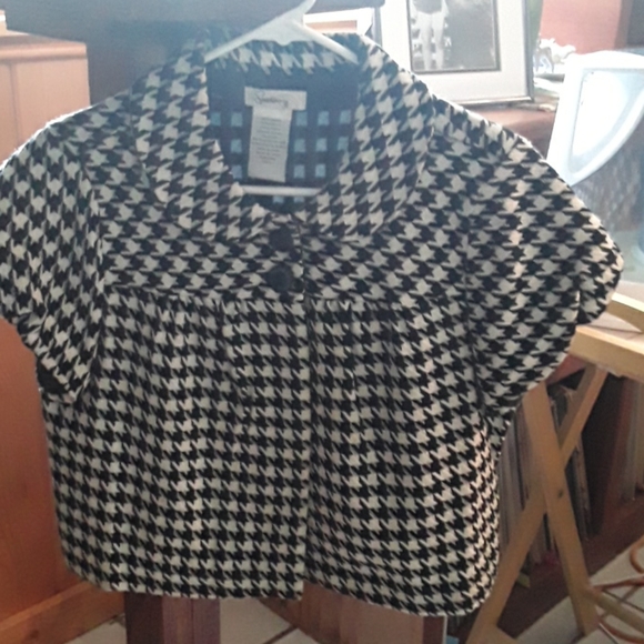 Short Jacket - Picture 1 of 2